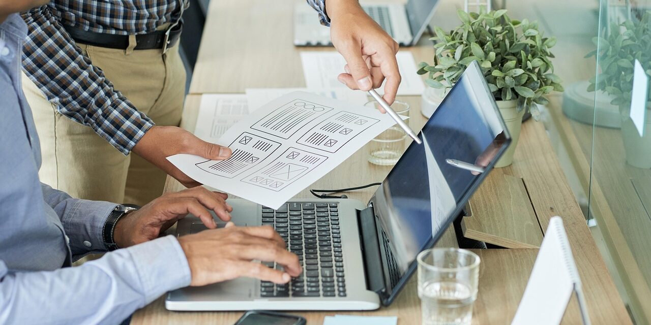Software par aempresas Empresa dando detalles para su software
