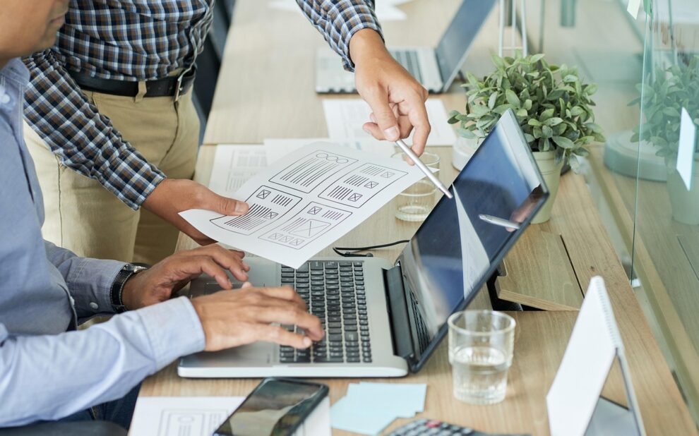 Software par aempresas Empresa dando detalles para su software